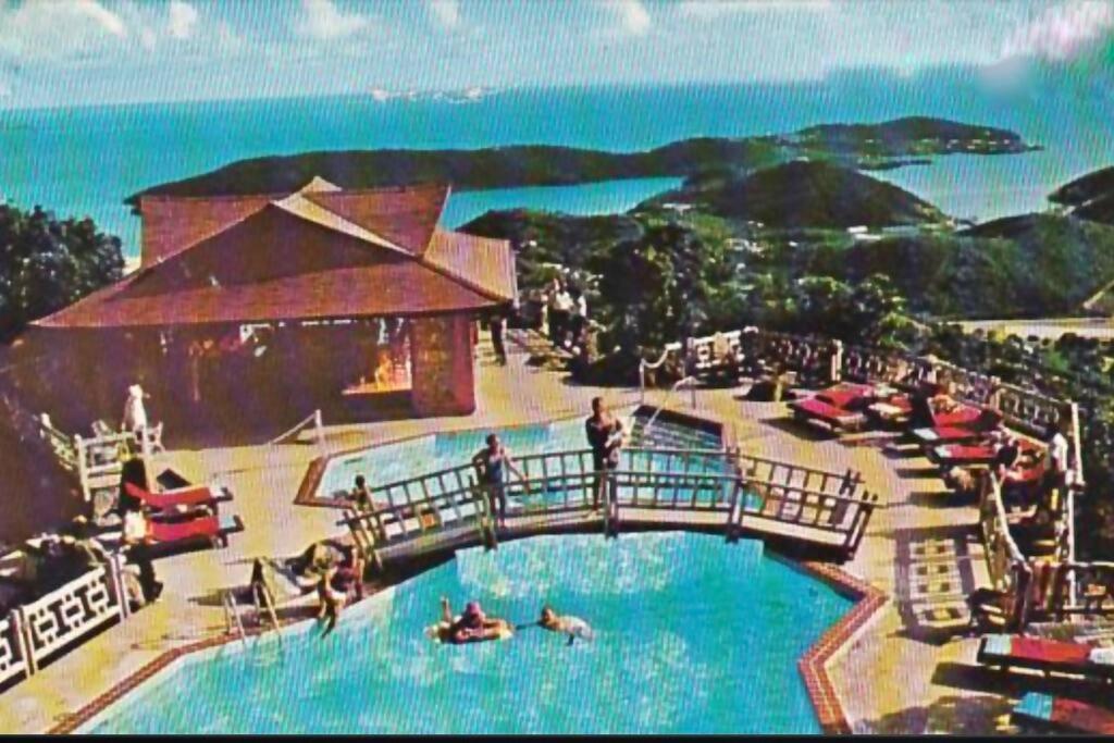 Mid-Century: Caribbean Style Apartment Contant  Екстериор снимка