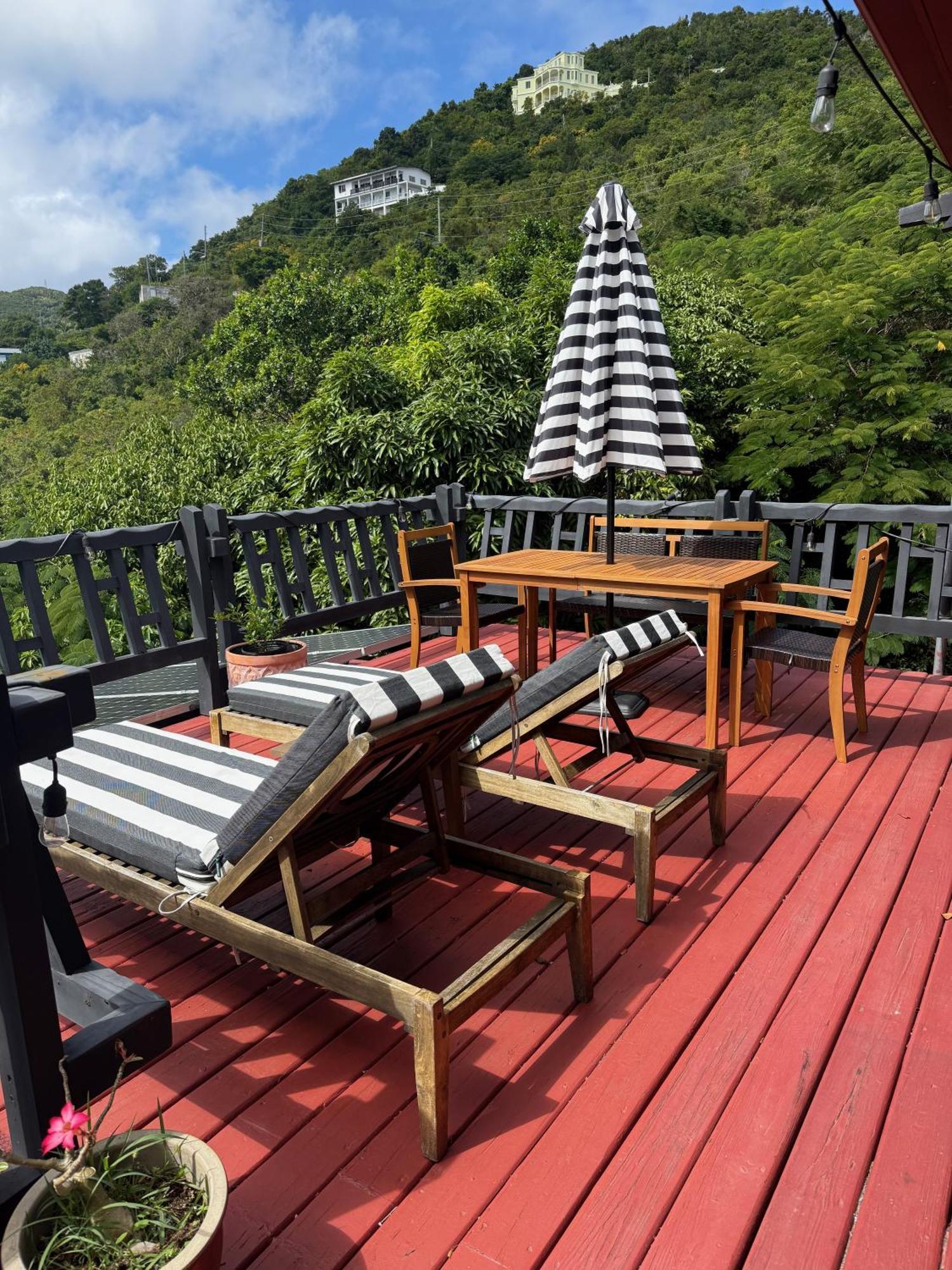 Mid-Century: Caribbean Style Apartment Contant  Екстериор снимка