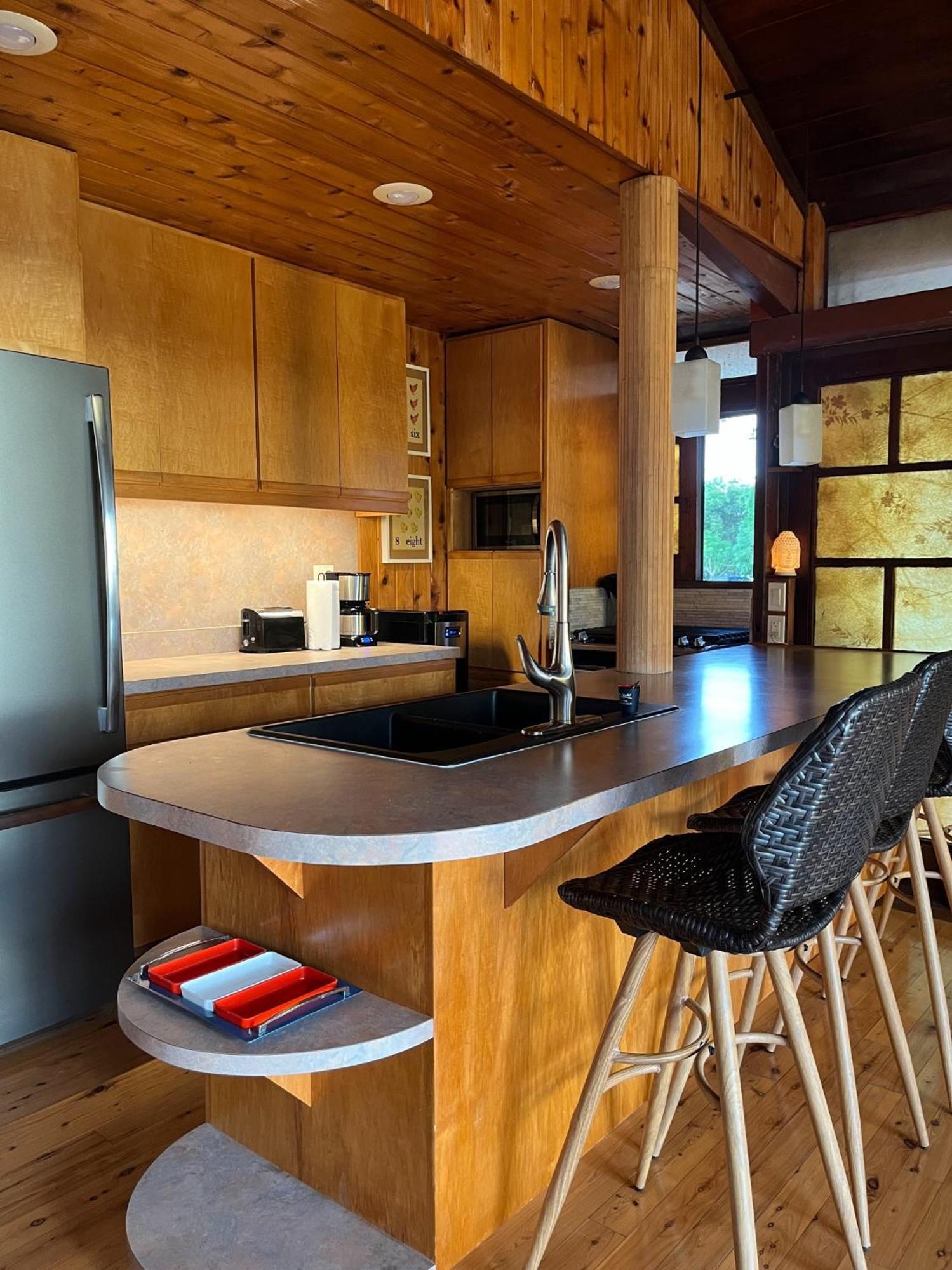Mid-Century: Caribbean Style Apartment Contant  Екстериор снимка